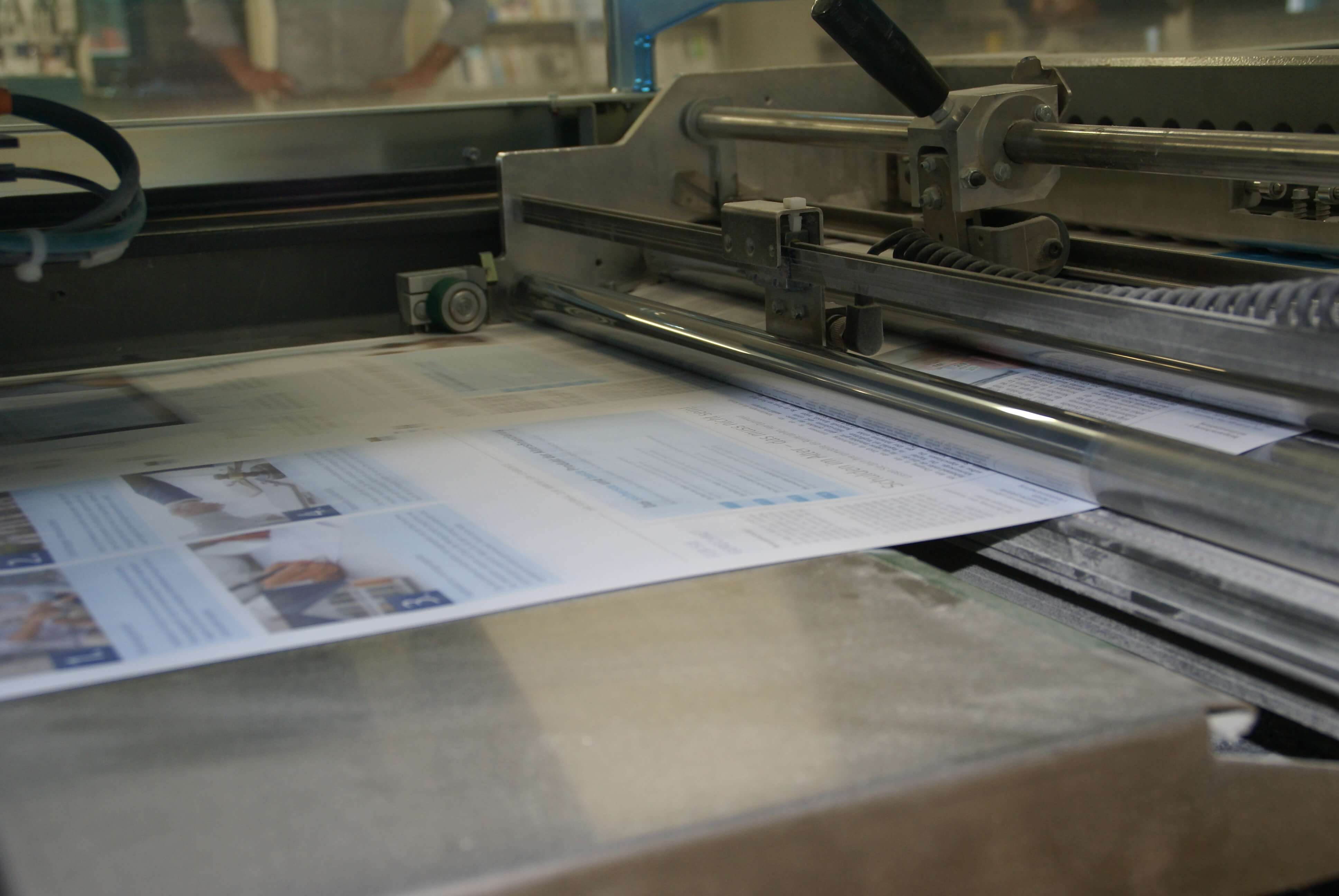 Producing personalised newspapers using digital printing